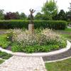 images/galerie/grabzeichen/Zum Licht, Bronze auf Stein,Friedhof in Rodgau.jpg